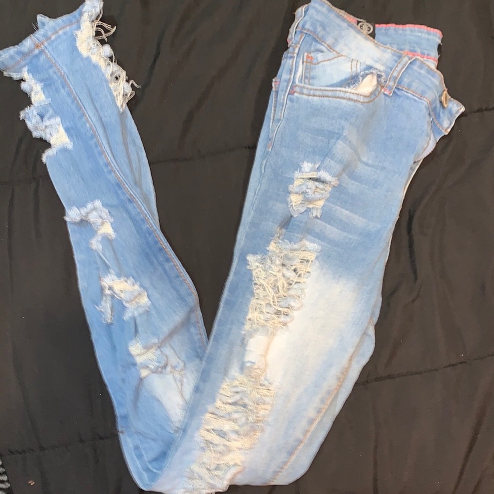Jeans w/ holes